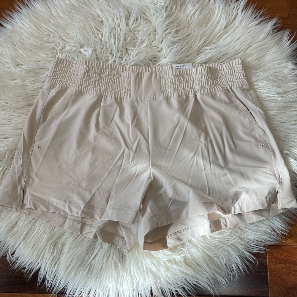 New🌿High-Waisted StretchTech Shorts